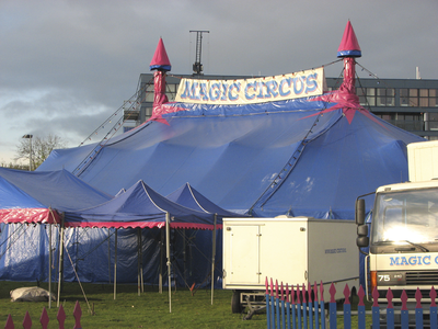 901218 Afbeelding van de circustent van het 'Magic Circus' in het Griftpark te Utrecht.